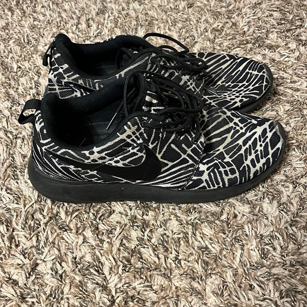 Nike roshe shoes